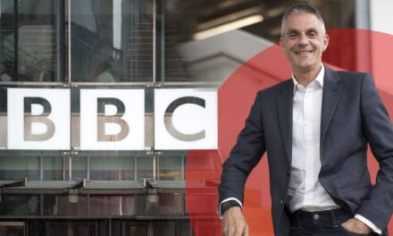 Tim Davey për BBC-në: “Liria e shtypit është nën presion” – Përgjigja ndaj kërcënimeve të Trump për një padi prej 1 miliard dollarësh