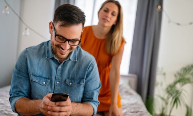 10 arsye pse njerëzit i tradhtojnë partnerët e tyre