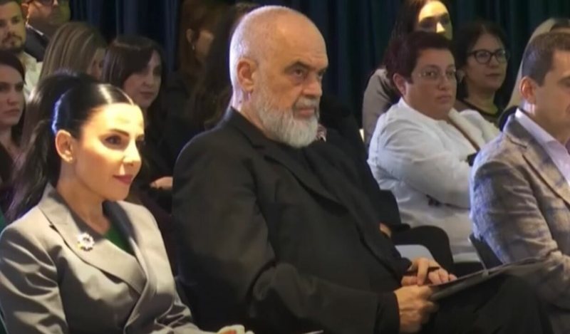 Qeveria ankimoi pezullimin nga detyra të Ballukut, Kushtetuesja kalon çështjen për shqyrtim