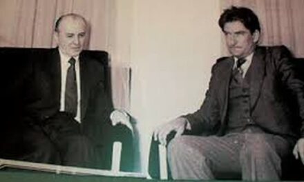 VIDEO/ Kur Sali Berisha në 8 Dhjetor 1990 mburrte Ramiz Alinë para studentëve