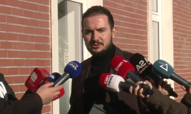 Salianji kundër Berishës: Rruga e duhur janë revoltat, jo foltoret para Kryeminisrisë