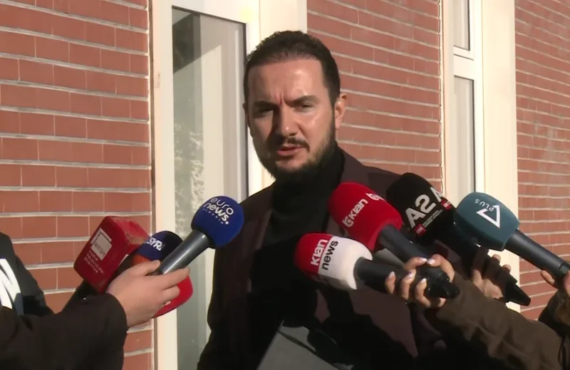 Salianji kundër Berishës: Rruga e duhur janë revoltat, jo foltoret para Kryeminisrisë