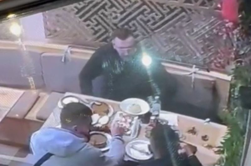 Pengmarrja e të riut në Vlorë, del video nga dreka e tij me pengmarrësit