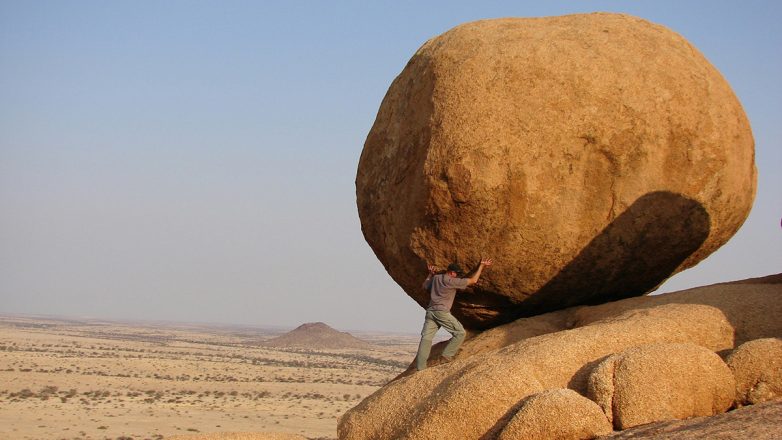 Fuqia e vërtetë lind kur bota nuk të sheh.